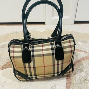 BURBERRY
Chester Nova Check
Patent Bowling Bag Black excellent condition